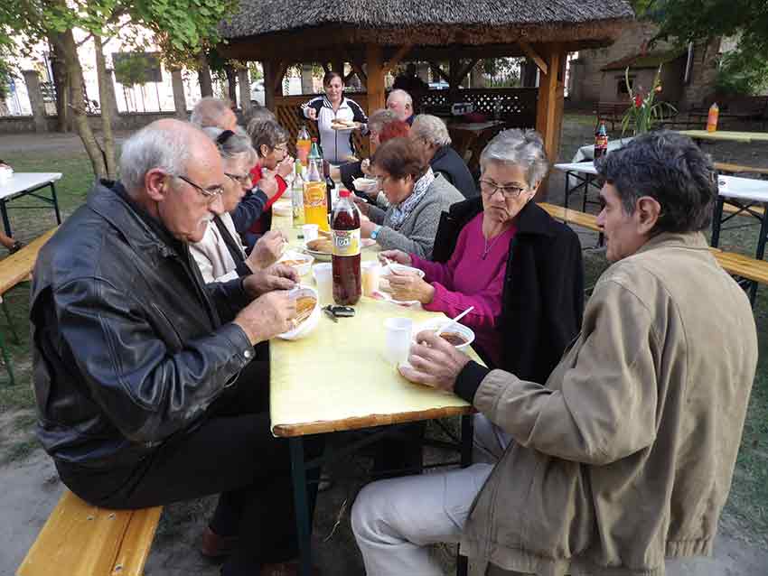 Öregdiák Találkozóval egészült ki az abonyi gimnázium Szüreti Napja