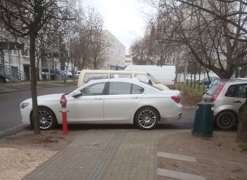 Sok a szabálytalanul parkoló autós Nagykőrösön