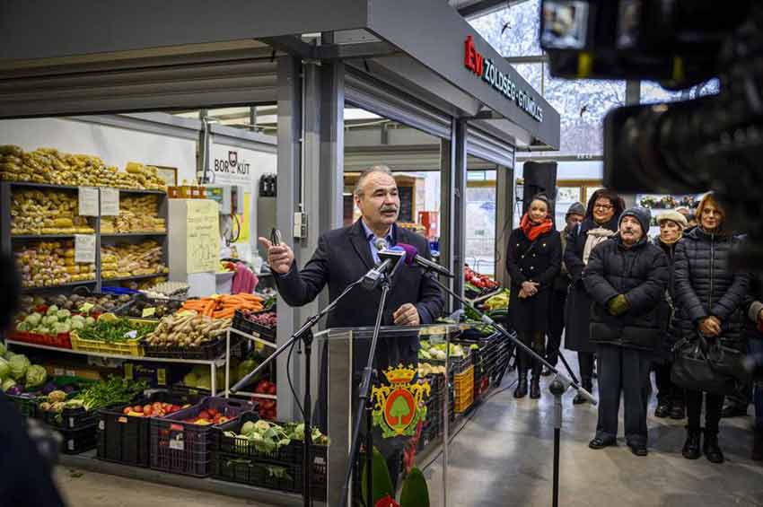 Figyelemelterelés a sajtótájékoztató helyszínválasztása?