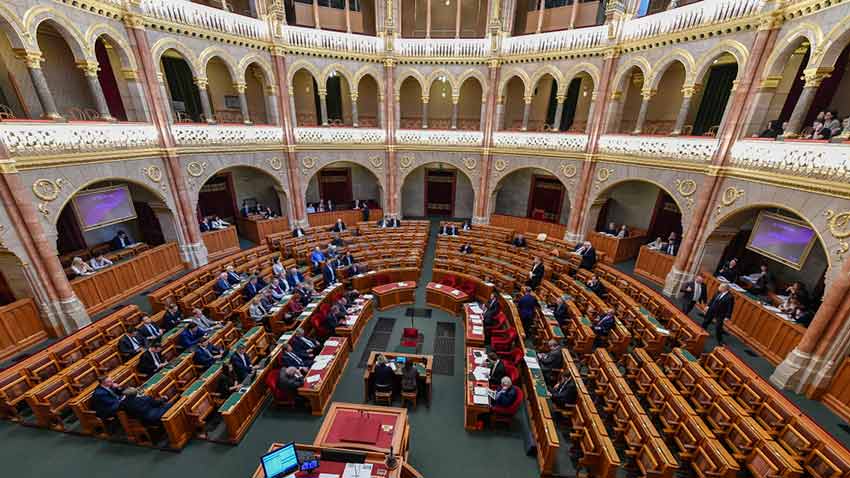 Földi László most sem Nagykőrösért aggódott a parlamentben