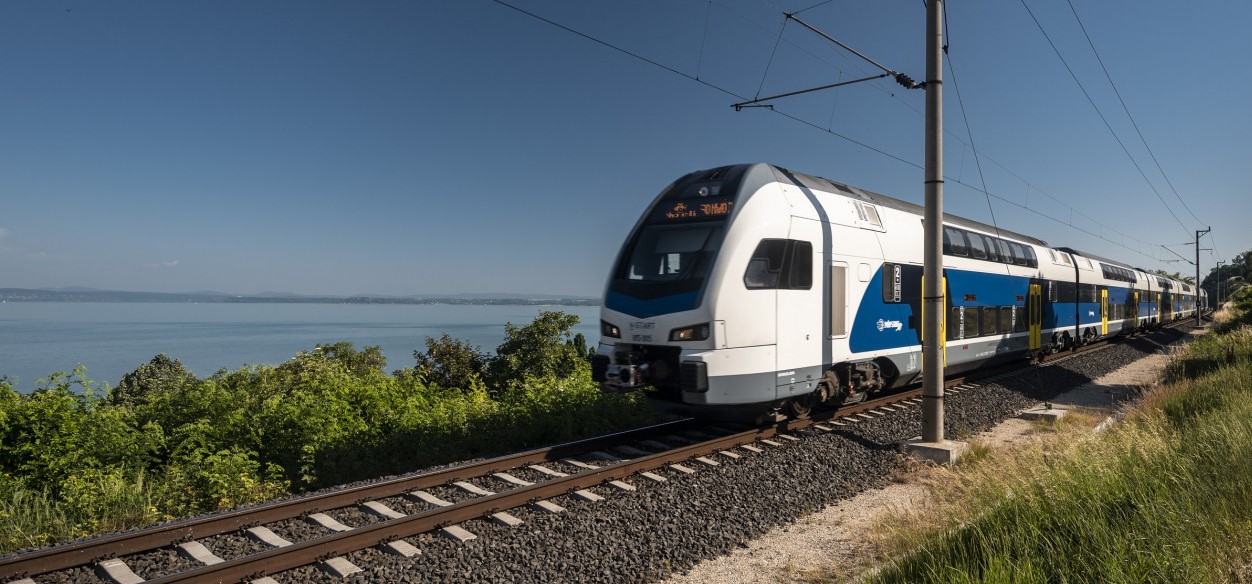 Átszállás nélkül utazhatunk Nagykőrösről a Balatonra