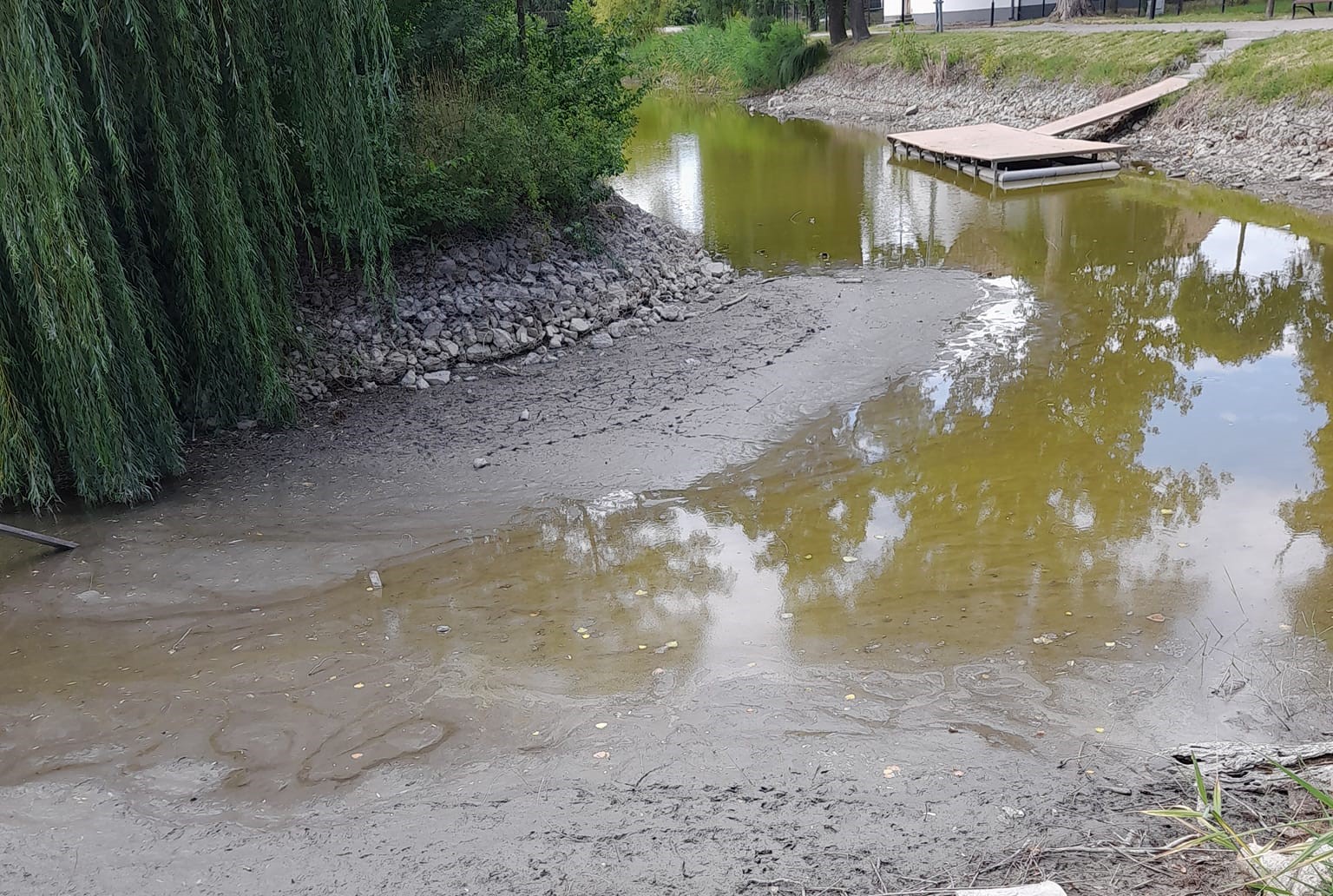 Nagykőrös: a szlogen zöld, a térkő szürke