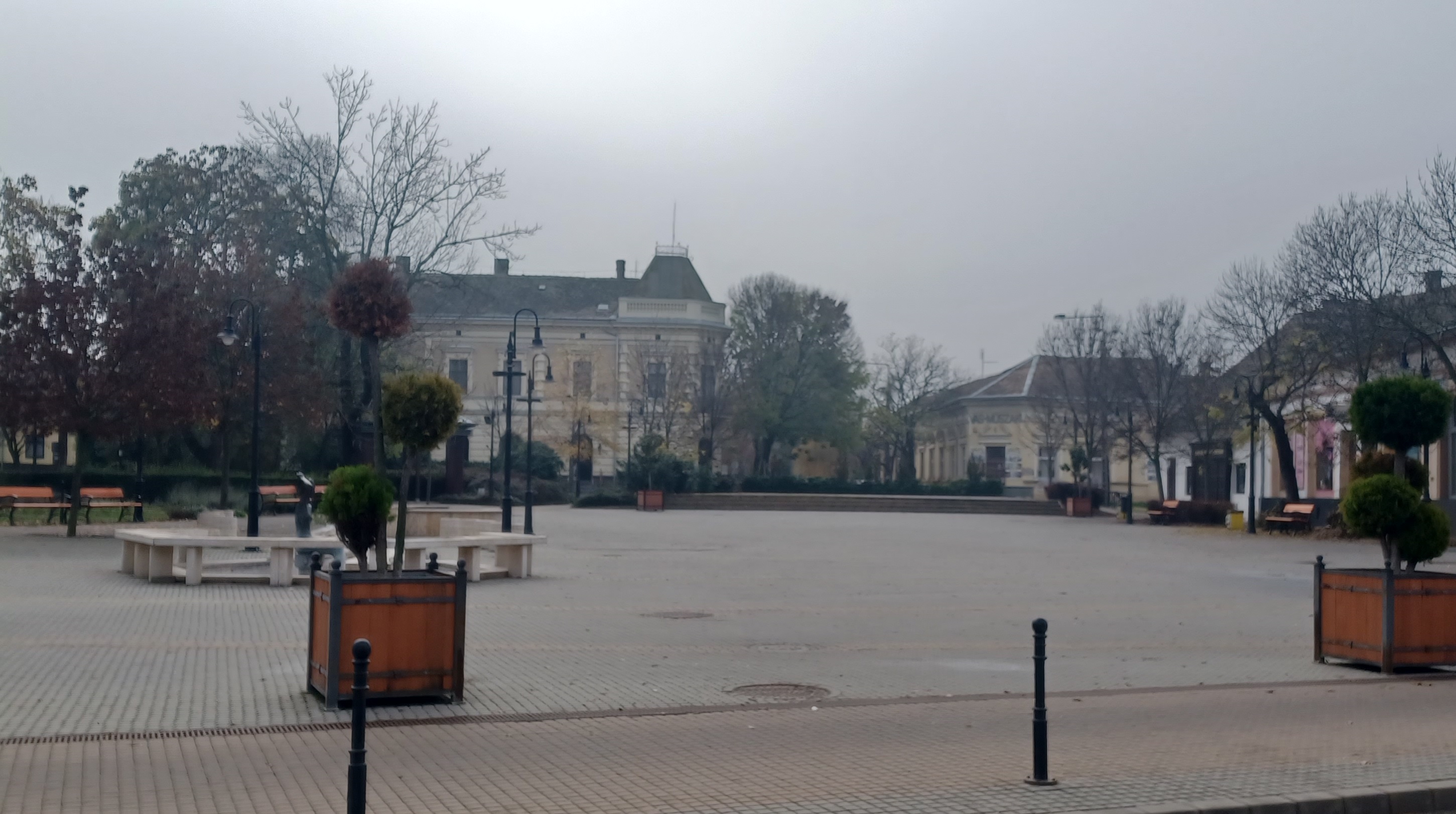 A „szeretet tere” a gyűlölettől fröcsögő ÖH és városvezetők árnyékában