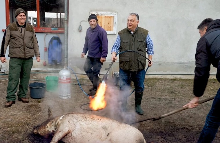 PERISZKÓP - A személyi kultuszról