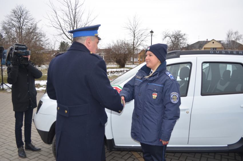 ÚJ SZOLGÁLATI GÉPKOCSI JÁSZKARAJENŐN