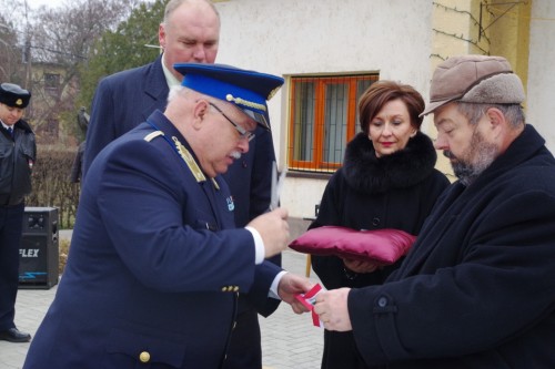 A Jézuska új rendőrautót hozott a Jászkarajenői rendőrőrsnek